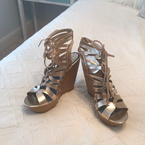 Madden girl gold wedges - Picture 1 of 2